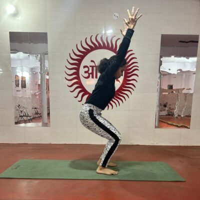 Utkatasana (chair Pose)